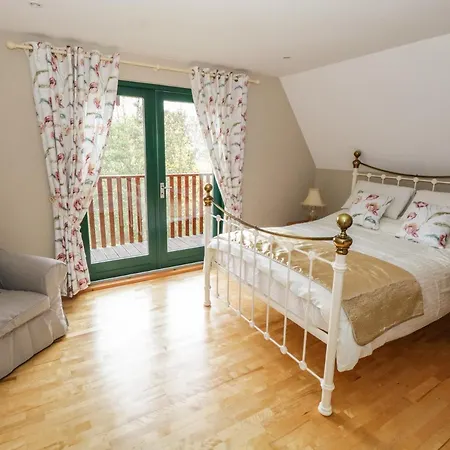 12 Cornadarragh Tatil Evi